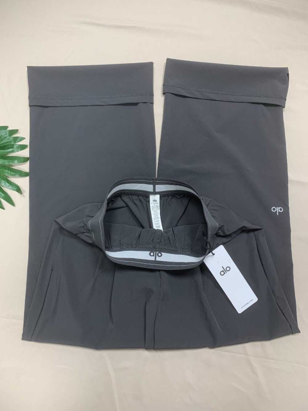 Dark Grey ALO Yoga Brand New Relaxed Trouser🏯Suit Up 30" Inseam City Style - Picture 5 of 8